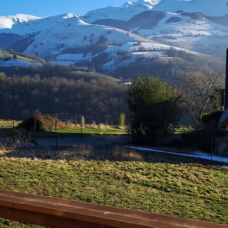 Dans Les Hautes- Pyrenees Entre Lourdes Et Bagneres Calme Et Vue Magnifique シャレー